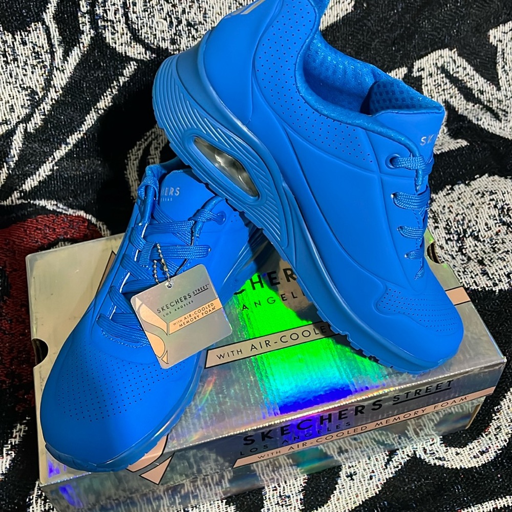 Skechers St., Los Angeles with air cooled memory foam